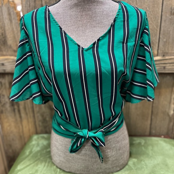Women’s tie-back green-striped crop top - Picture 2 of 7